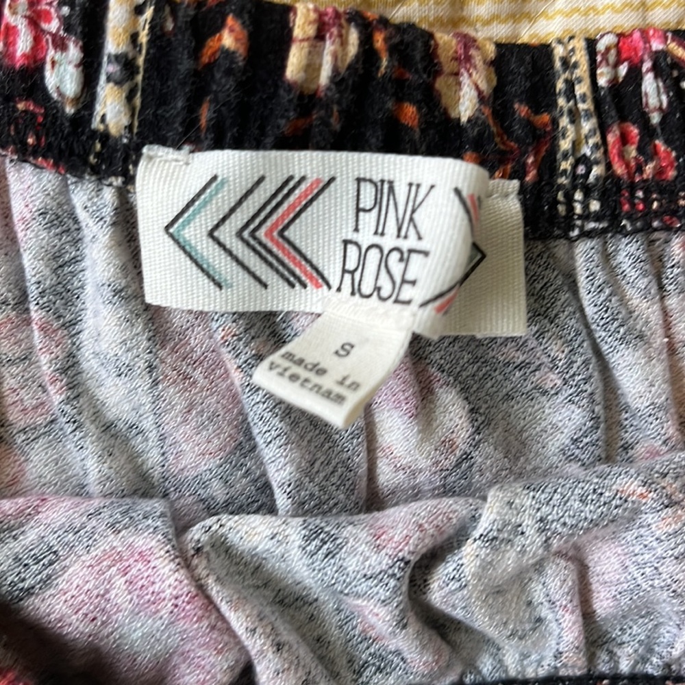 Patterned floral top - Picture 2 of 3